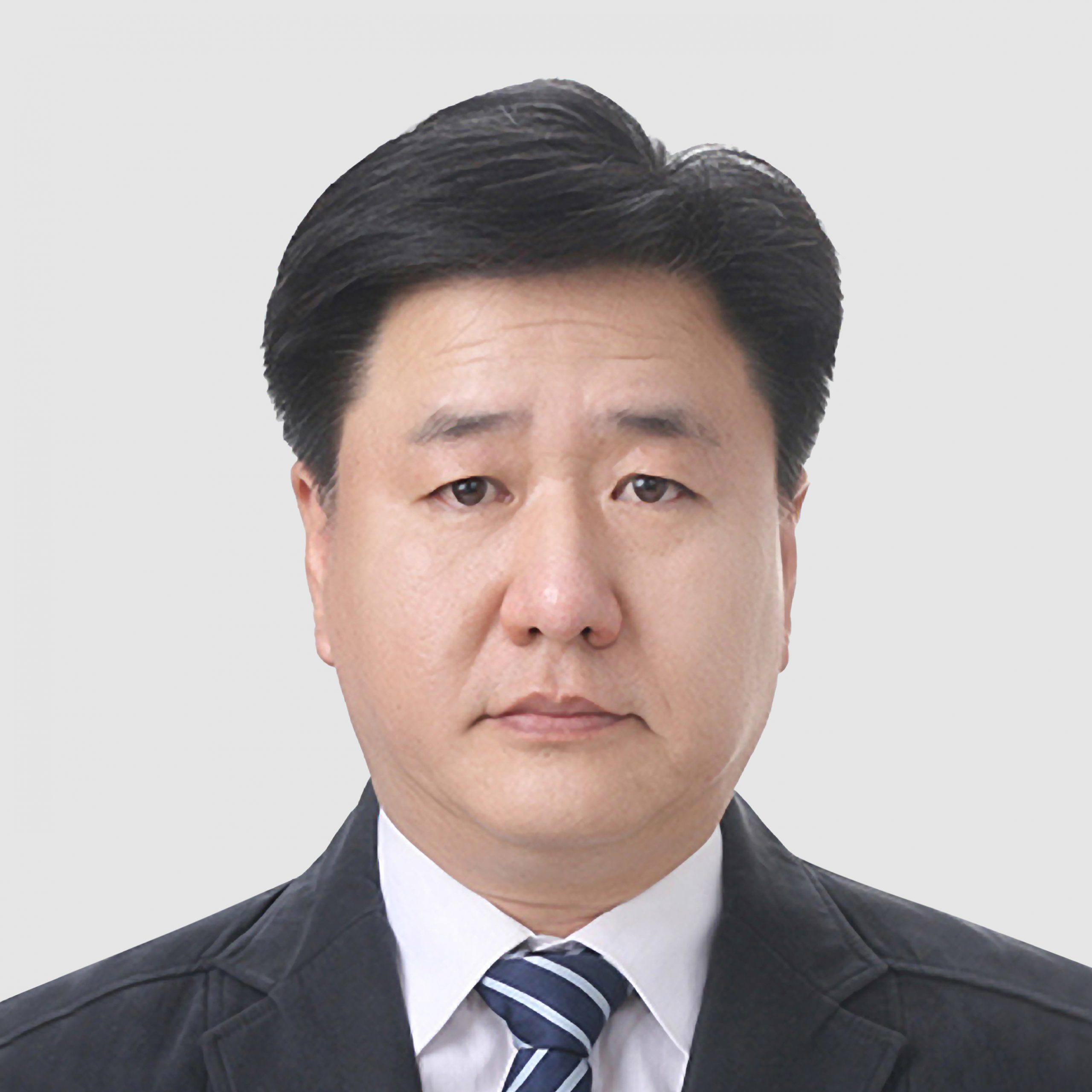 Joonhee (Albert) Lee è Chief Research and Development Officer per Essex Solutions. In precedenza, è stato il Presidente delle operazioni di Filo smaltato in Asia, dove si è concentrato sul settore automobilistico, in particolare sui motori di trazione. Lee ha ricoperto anche il ruolo di Managing Director dello stabilimento di Suzhou e di Director of Technology per l'azienda. Con oltre 25 anni di esperienza nello sviluppo di nuove tecnologie, Lee ha dato un contributo significativo all'industria automobilistica, in particolare nel miglioramento delle proprietà del filo smaltato per applicazioni motoristiche e nel potenziamento dei processi di smaltatura. Ha conseguito una laurea magistrale in Chimica Industriale presso la Kyungpook National University in Corea del Sud. L'esperienza di Lee nello sviluppo tecnologico e nell'innovazione è stata fondamentale per promuovere i progressi nelle applicazioni del filo smaltato, in particolare nel settore automobilistico in continua evoluzione.